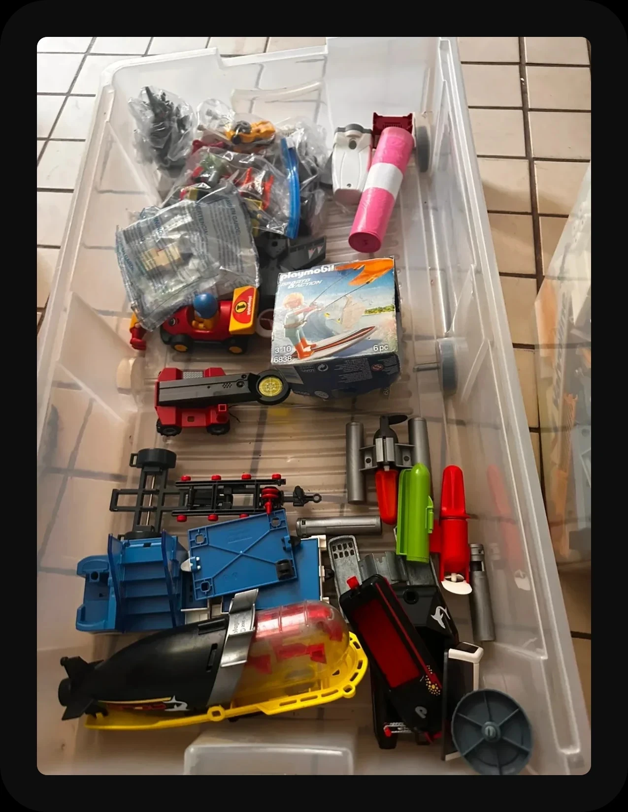 Playmobil - voitures, personnages et plusieurs accessoires